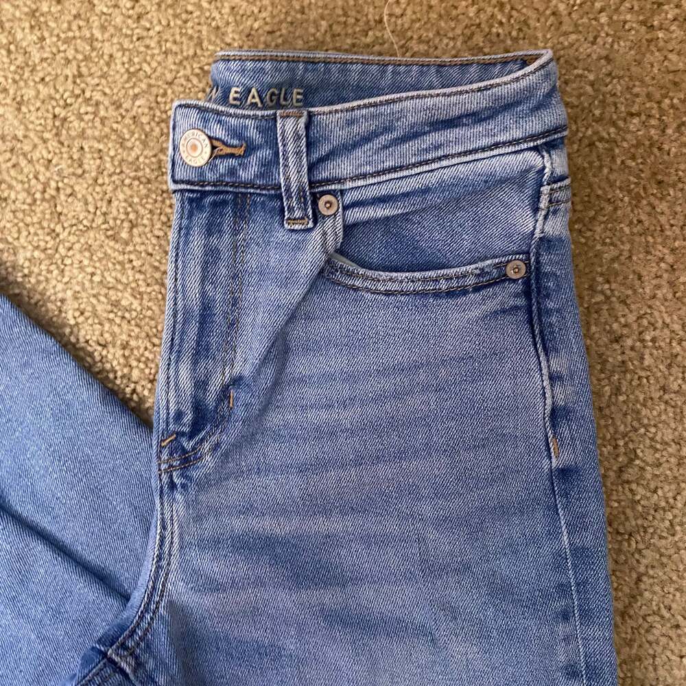 American Eagle Stretch Mom Jeans Medium Wash - Picture 2 of 16
